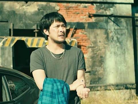 男人大半夜被截停，参加死亡赛车游戏，兄弟不配合当场被炸死 电影迅兽