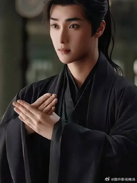 大黑蛇:师祖你看我带谁回来了