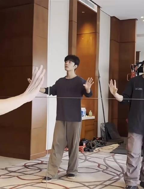 肖战全素颜花絮,完了,是心动的感jio,不化妆的样子更奶了