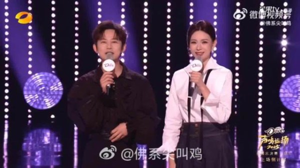 何老师太有梗了，新年的第一个爆梗，给到何老师