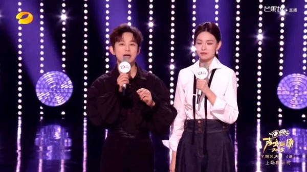 华晨宇直播回应王嘉尔正骨事件,手臂疼痛当场痊愈