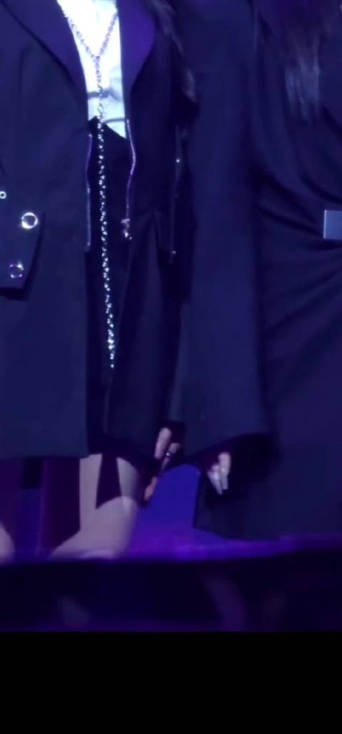 如何呢妈咪,牵不到妈妈的手就要举到地老天荒吗