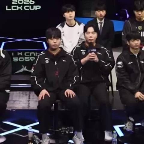 HLE教练Homme与选手Kanavi感谢粉丝支持,承诺全力备战2026LCK