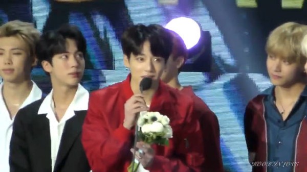 田柾国金唱片颁奖典礼向父母表白感恩