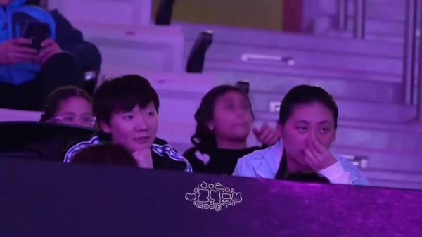 王曼昱多哈冠军赛昨晚观赛,笑的很开心,好好休息,下一个赛场见