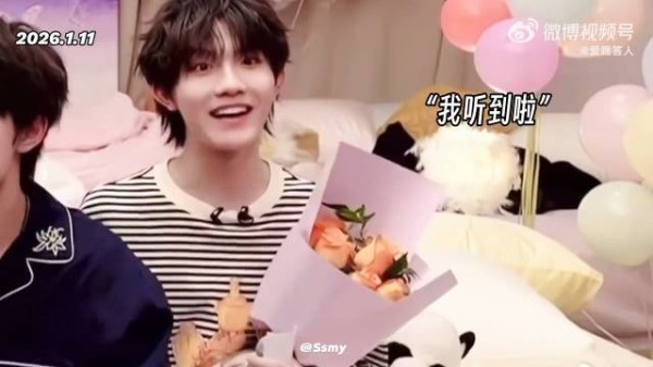 苏新皓直播外粉丝庆生，回应我听到啦