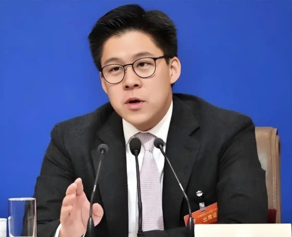 霍启刚公开财产引热议！名下35套房产28套出租，多处与郭晶晶共同持有