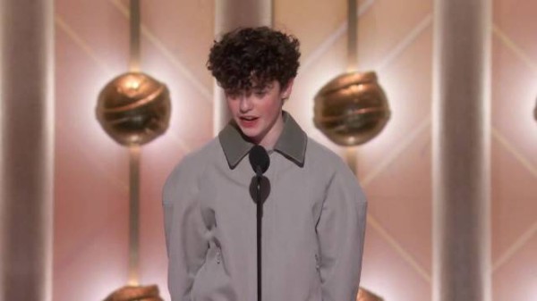 欧文·库珀凭借《混沌少年时》获得第83届电视类最佳男配角的现场