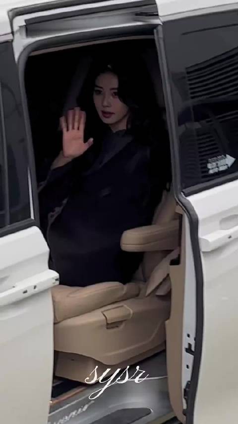 白鹿今天录制好六路透 《唐宫奇案》应该是快来了吧！真的很期待！