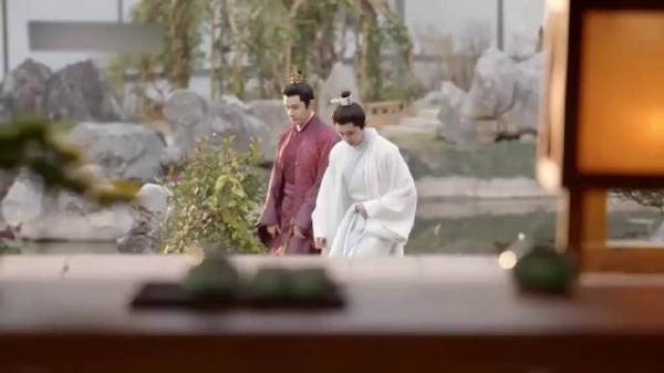 覆流年：王妃误会王爷，以为他对世子没感情，看到这幕后泪崩！