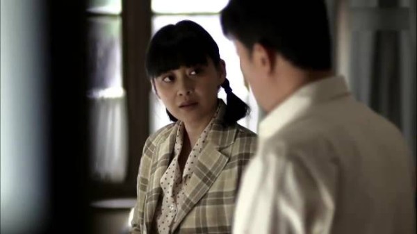 父母爱情：团长和老婆说荤话，不料被隔壁小孩听见，只好糊弄过去！