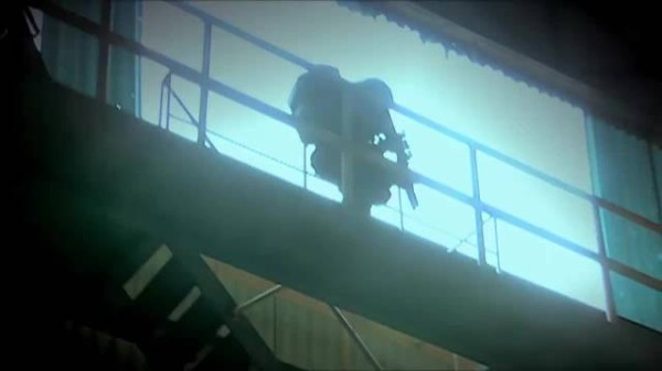 士兵突击：许三多被蓝军包围，撤退时桥梁断裂，他能否成功撤退