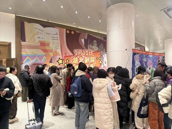 观众是目击者也是调查者！悬疑话剧《迷雾之下》搅热江城周末