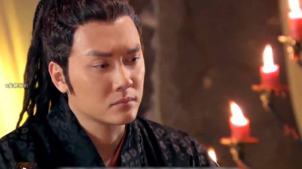 去世半年的男人竟睁开眼睛，却发现自己被铁链禁锢