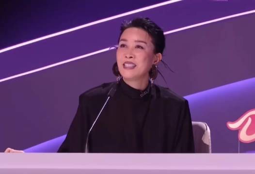 华晨宇吃瓜看那英投票,何炅调侃马上轮到你