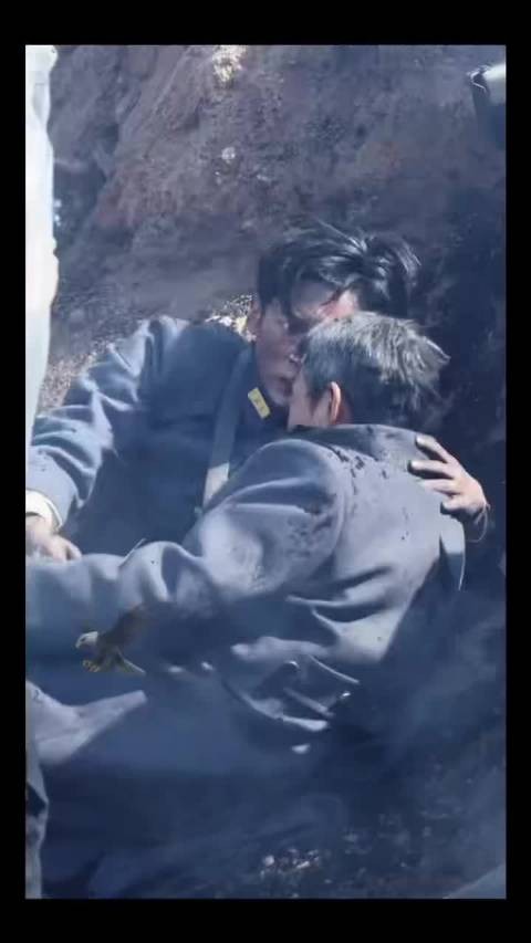 丞磊《玉簟秋》战场路透曝光,军装染灰眼神戏引泪崩