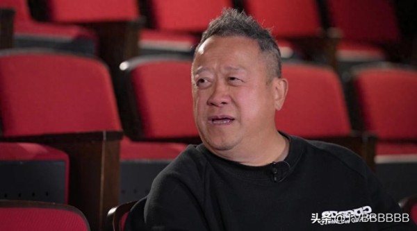 无官一身轻！72岁曾志伟卸任后放飞自我，内地包厢狂欢美女云集