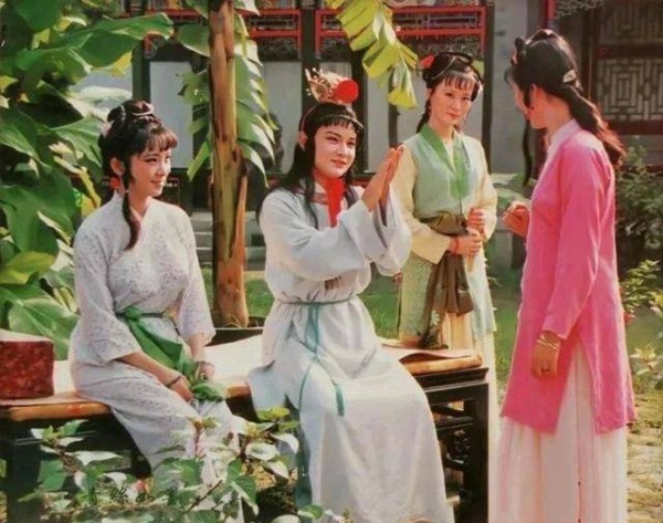 红楼梦：她不能容忍小红献殷勤，揭秘碧痕跟宝玉洗澡之谜