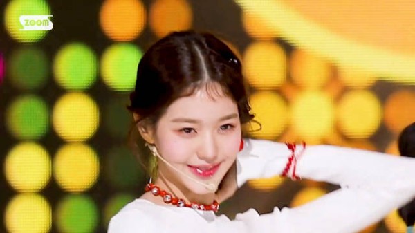 这就是古人说的媚骨天成 万里挑一 这个视频的退出键在哪里….. :清纯眼