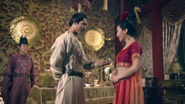 妃子侍寝却放了个屁把皇帝臭跑了