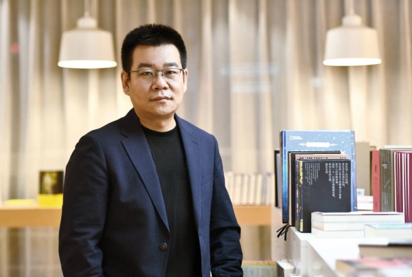 中国文法与世界故事：徐则臣的文学“域外”与写作之锚