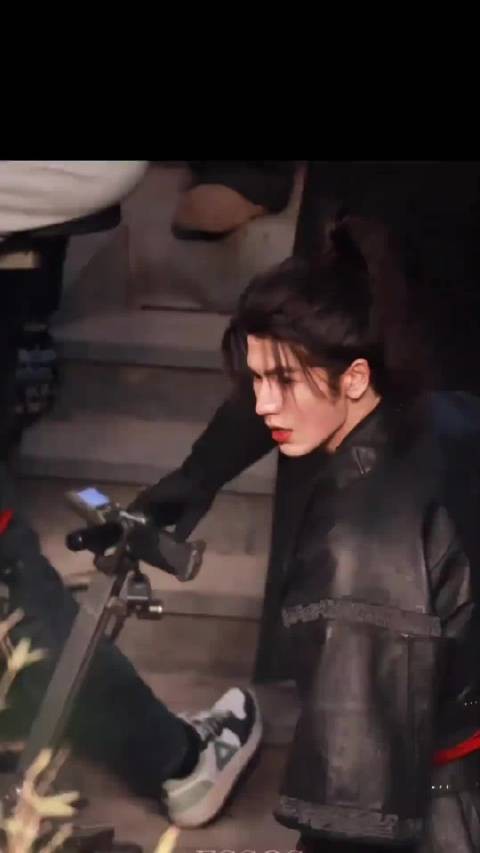 “帅得招蜂引蝶”具象化了（cr--nnbchuning ）