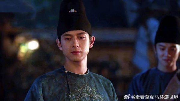 牡丹在院里烧烤，怎料肉还没烤熟，蒋长扬闻着味找过来