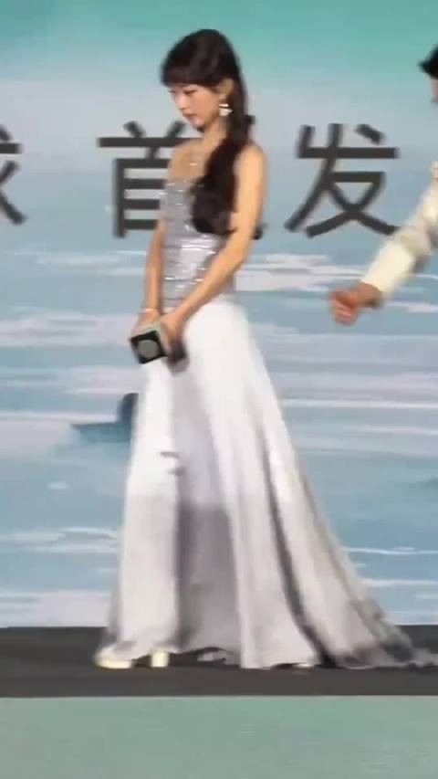 喜欢赵丽颖纯天然,世萌一,继续看飞天金鹰双料视后的新剧小城大事