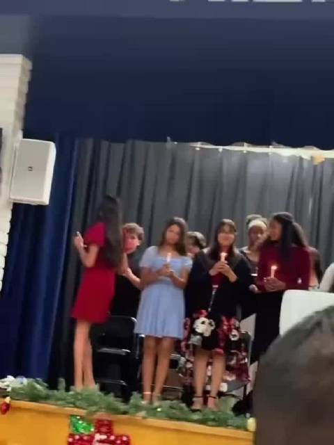 妹子很淡定，仿佛不是第一次了