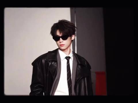 梓渝戴眼镜造型获赞,墨镜形象酷冷吸睛