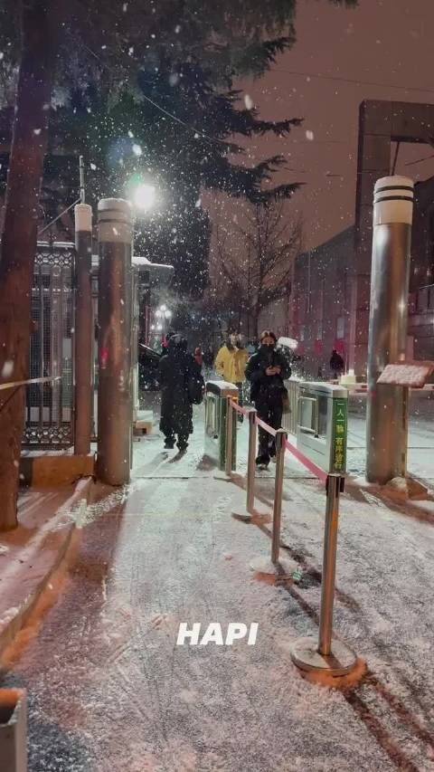 李昀锐今天 春晚联排下班路透，好可爱的小林