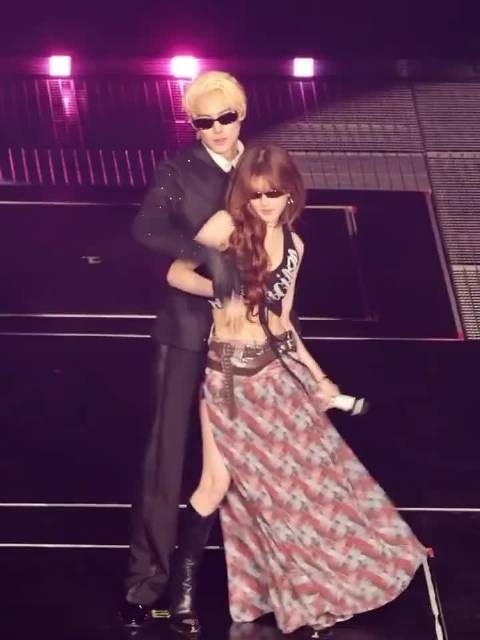 王鹤棣赵露思这舞台两人火力全开了啊 光听大家现场的叫声就知道多激动了