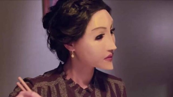 全国都整成蛇精脸，唯一没整容的女孩却成了异类