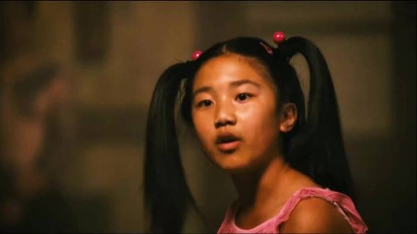 女孩是村子里的乒乓球王者