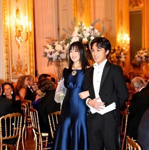 张艺谋做梦也没有想到，才24岁的儿子，如今已经开始为他争光了！