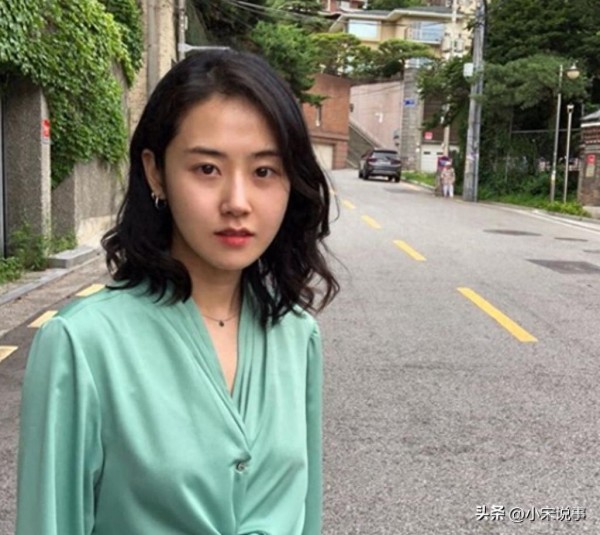 韩国女星含泪自曝：亲哥工作过劳去世，整理遗物一幕逼她离开韩国