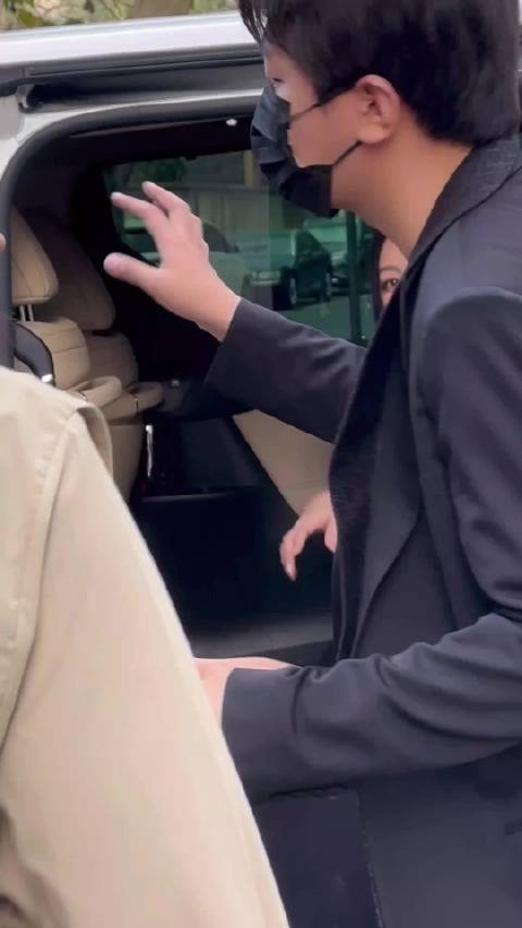 张雨绮时装周黑色透视礼服，雨绮姐好欲好美