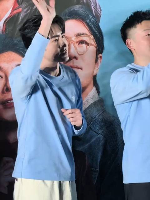 杨玏白月光演技获赞，杨立新路演现场温情注视