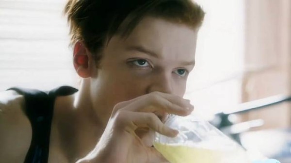 这个时期，米奇对伊恩的心疼都快溢出屏幕了…他其实很会照顾人！