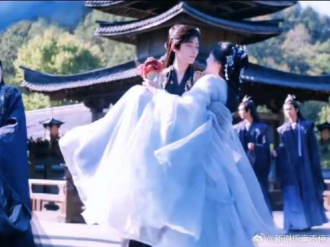 谁懂她像一只蝴蝶一样就飞奔过来了