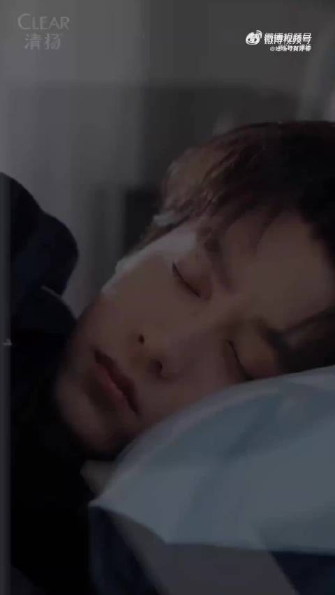 田栩宁你怎么这么见外！穿睡衣还穿打底！