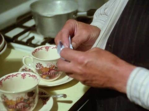 一对夫妻贷款买下廉价老宅，殊不知这里发生过凶案