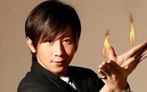 抗癌不到一年，刘谦近况曝光，憔悴到认不出