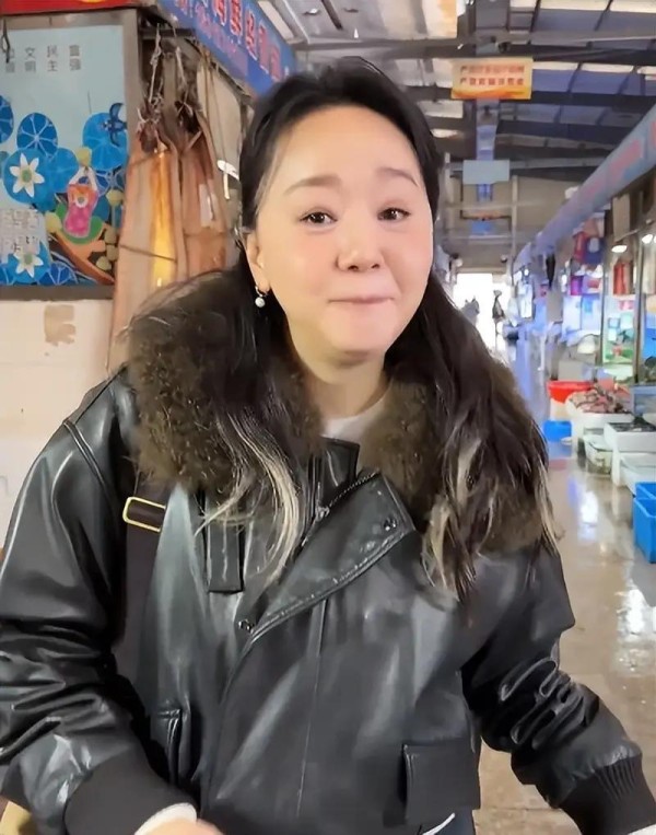 62岁马晓峰家宴现场流出！姚安濂王一楠现身，菜式很简单，却很温馨