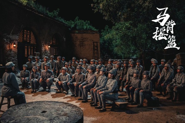 岳丽娜：从出品人到“康大姐”，以双重身份诠释《马背摇篮》的双重使命