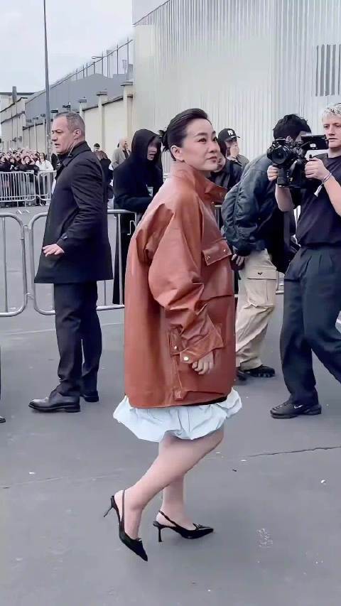 贾玲瘦下来之后身材一直保持的很好，只是怎么感觉没有以前爱笑了？