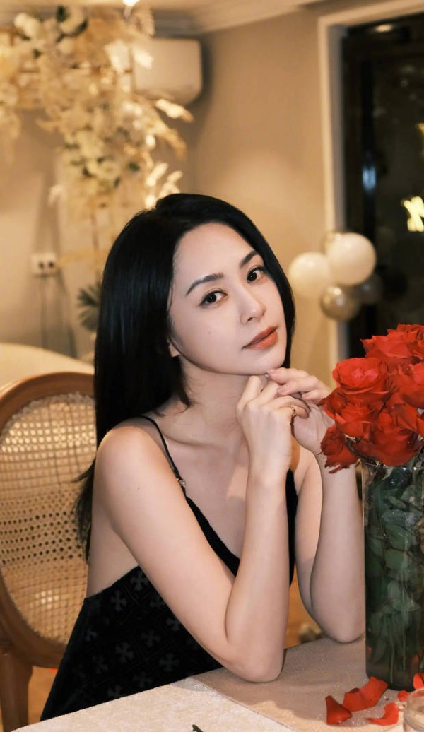 阿娇晒庆生美照好养眼!