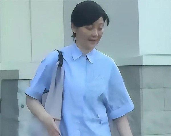 世上没有后悔药?离婚传闻真相大白后的徐帆,因老毛病被观众嘲讽