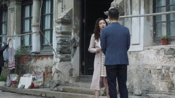 三十而已:王漫妮在老家上班被所有人关注,浑身不自在,不自由