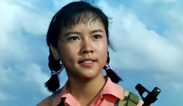 著名影星洪学敏现状:自然衰老气质佳,68岁仍未婚未育,定居香港